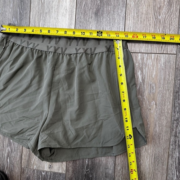 🛍️ YYV Green Shorts with underwear & zipper pockets Size XL - Picture 5 of 8